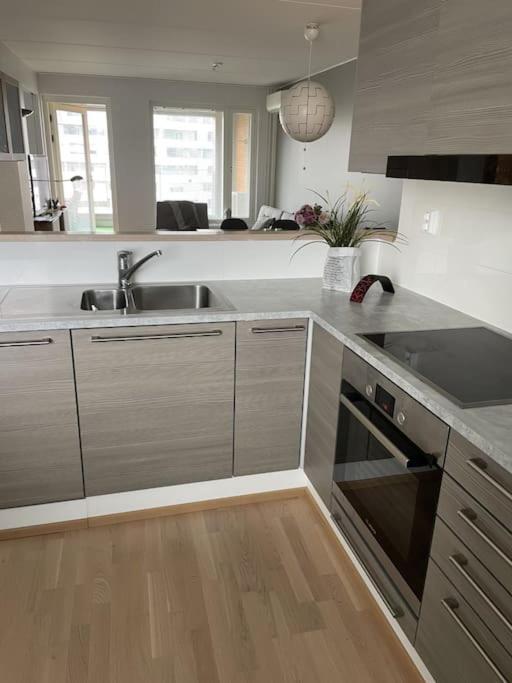 Kaunis Huoneisto Jatkasaaressa, Iso Parveke, Sauna, Ilmastointi, Autohallipaikka Leilighet